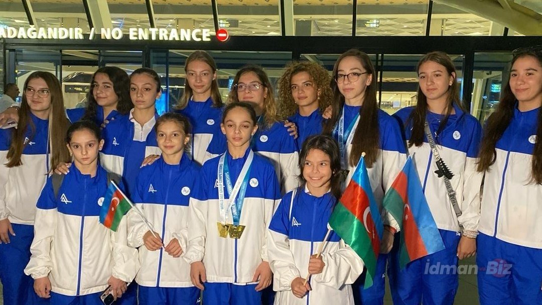 Qızıl medal qazanan millimiz Vətənə dönüb