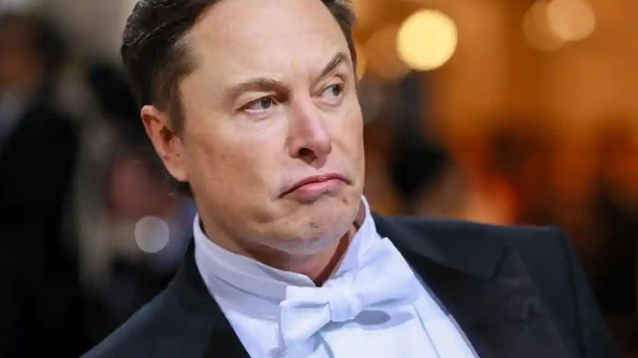 Bloomberg: Maskın Bayden və Harrisə sui-qəsdlə bağlı yazısı araşdırılır