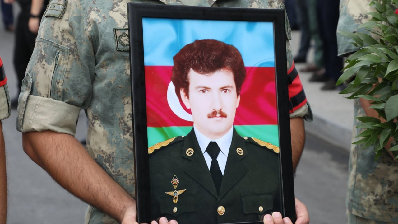 İtkin şəhid Mübariz Məmmədov Keşlə qəsəbəsindəki Şəhidlər xiyabanında torpağa tapşırılıb