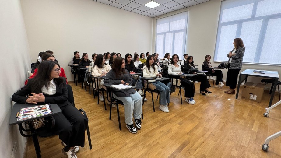 Qarabağ Universitetinin tələbə və müəllimləri ilk dərs günündə təəssüratlarını bölüşüblər