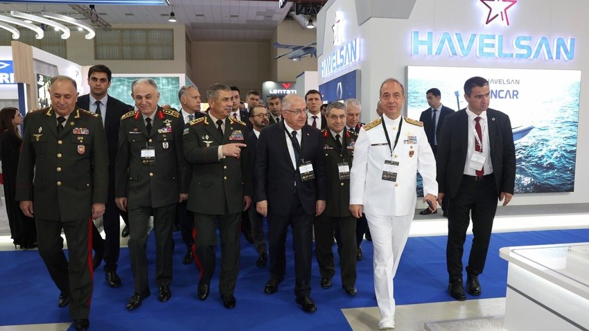 Türkiyənin müdafiə naziri V “ADEX-2024” sərgisi ilə tanış olub