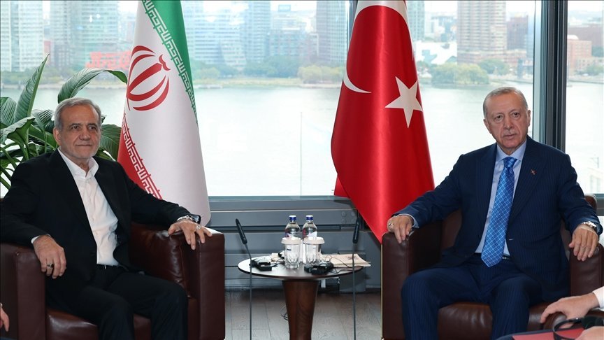 Ərdoğan Məsud Pezeşkian ilə görüşüb