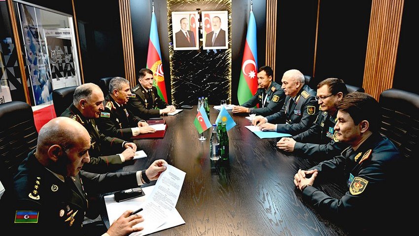 Azərbaycan ilə Qazaxıstan arasında hərbi əməkdaşlıq müzakirə olunub