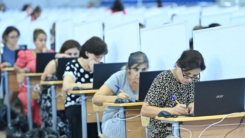 Təkrar sertifikasiyadan keçən müəllimlərin sayı üç mini ötüb