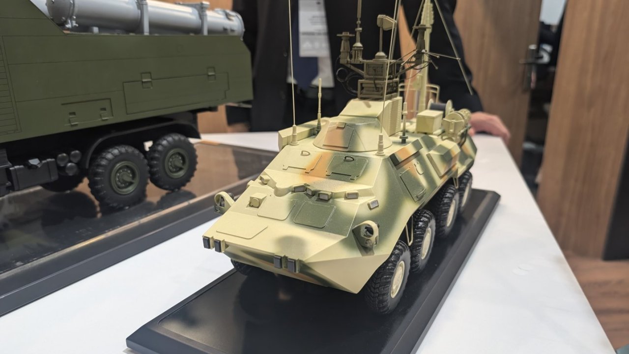 ADEX-2024 sərgisində RP-377VM1 kiçik ölçülü müdaxilə ötürücüsü təqdim edildi