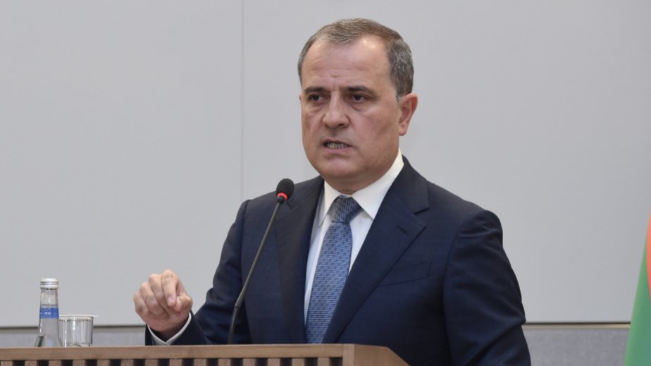 Ceyhun Bayramov: Ermənistanın sürətlə hərbiləşdirilməsi regionda sabitliyin bərqərar edilməsi səylərimizə zərər vurur