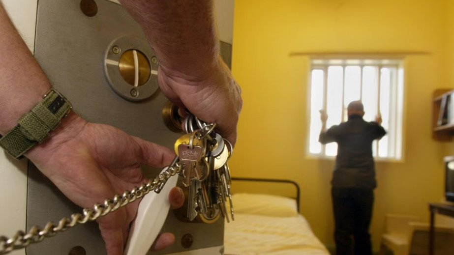 Britaniya hökuməti qadın həbsxanalarını bağlamağı planlaşdırır