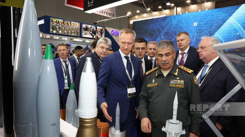 Zakir Həsənov “ADEX-2024” sərgisində xarici ölkələrin məhsulları ilə tanış olub