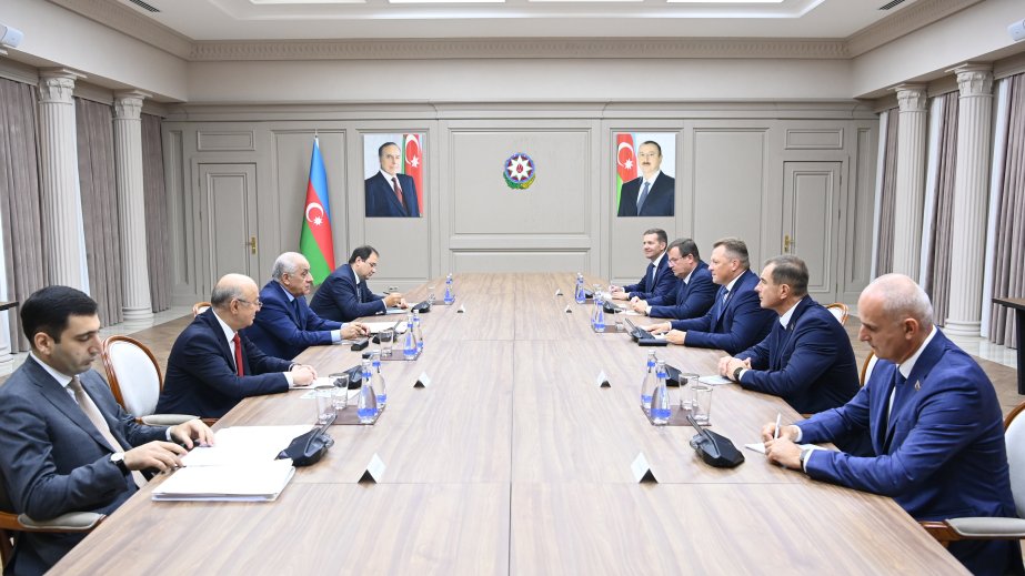 Baş nazir Əli Əsədov Belarusun fövqəladə hallar naziri ilə görüşüb