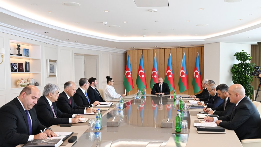 İqtisadi məsələlərə həsr olunmuş müşavirə keçirilib
Prezident İlham Əliyev müşavirədə çıxış edib YENİLƏNİB