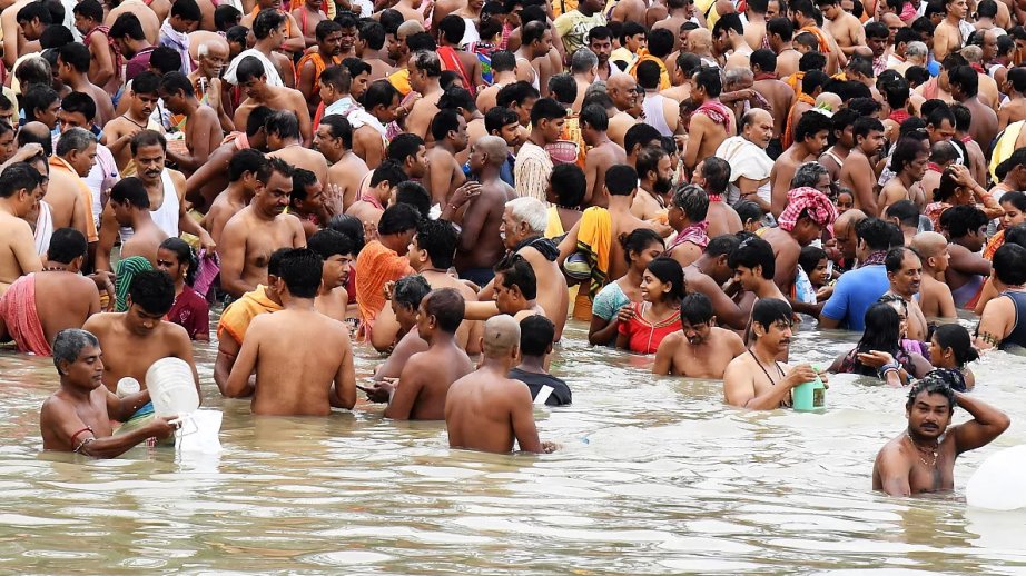 Hindistanda dini festival zamanı 43 nəfər suda boğulub