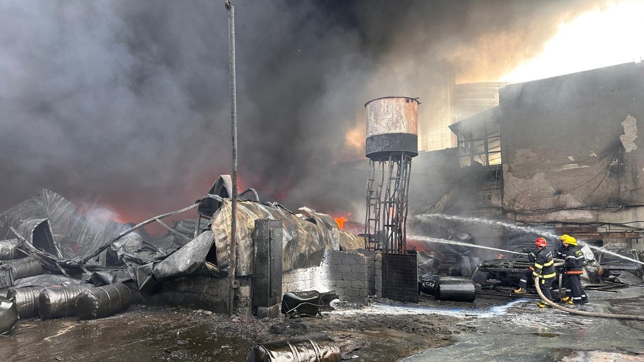 Bakıda güclü yanğın başlayıb, bir küçə bağlanıb (FOTO/VİDEO) (ƏLAVƏ OLUNUB)