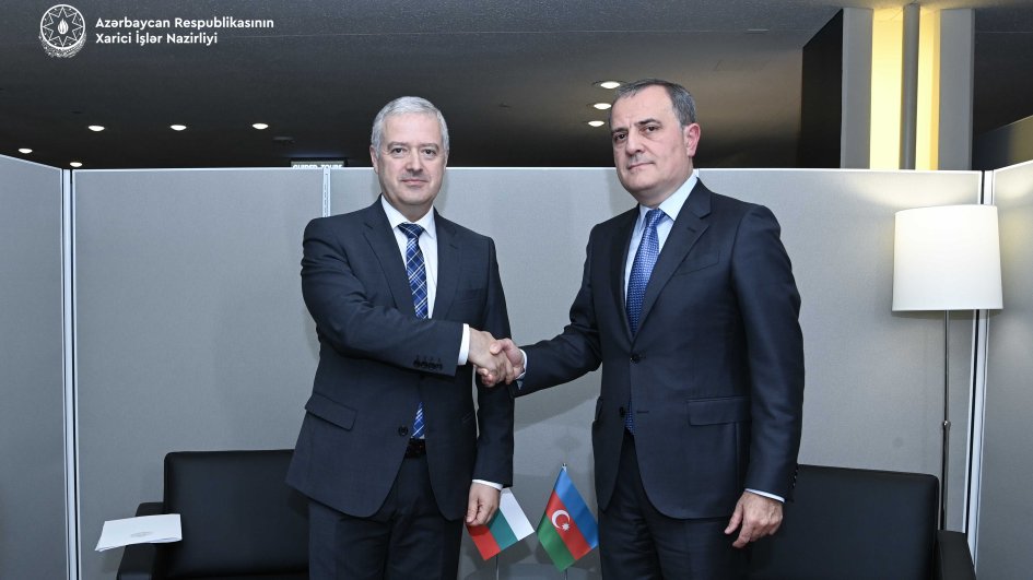 Ceyhun Bayramov Bolqarıstanın xarici işlər nazirini regional vəziyyətlə bağlı məlumatlandırıb