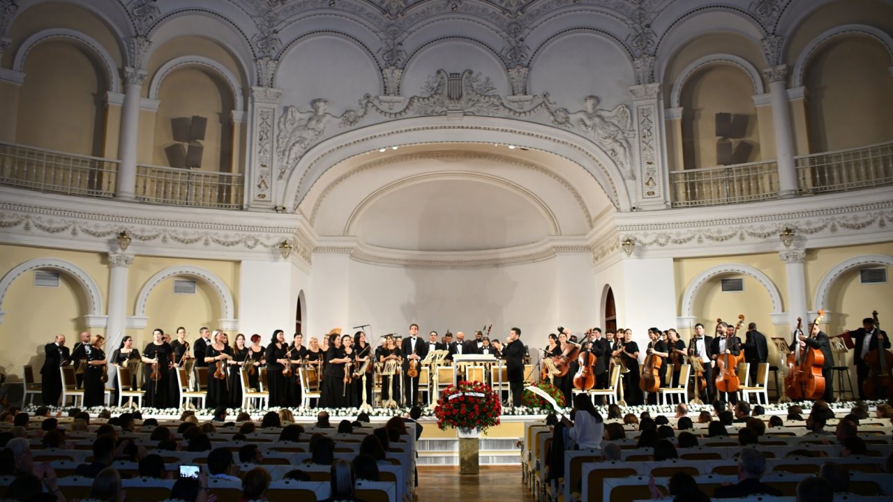 Üzeyir Hacıbəyli XVI Beynəlxalq Musiqi Festivalının bağlanış konserti keçirilib