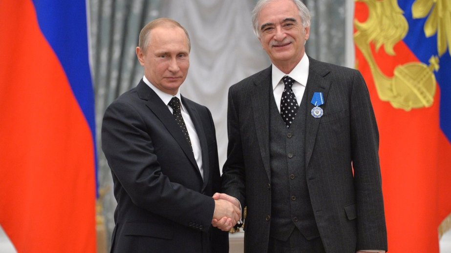 Rusiya Prezidenti Polad Bülbüloğlunu təltif edib