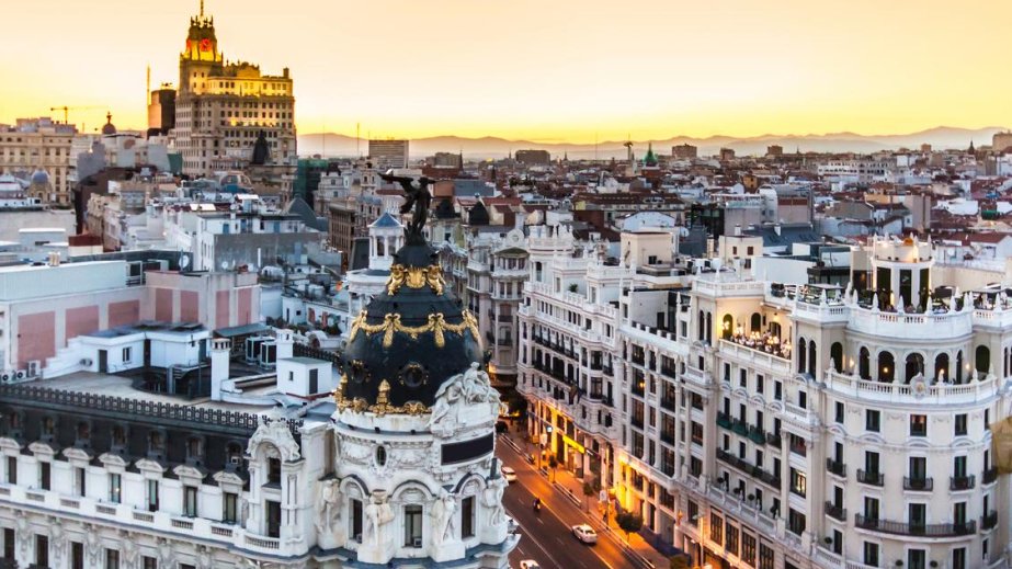 Bu yay İspaniya rekord sayda turist qəbul edib
