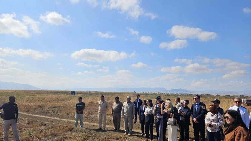 Beynəlxalq Forumun iştirakçıları Ağdamda minaların zərərsizləşdirilməsi prosesini izləyiblər (Video)