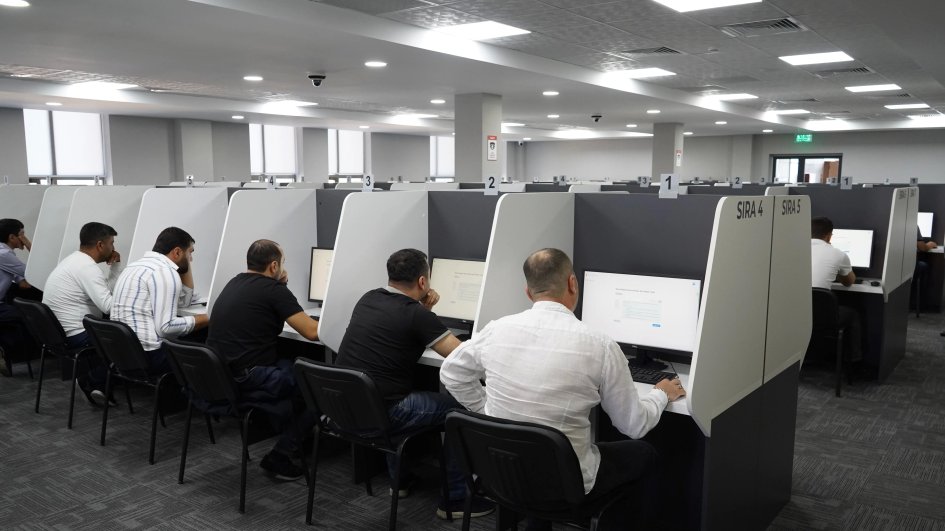 Taksi sürücüləri və beynəlxalq yük daşımalarını həyata keçirən sürücülərin hazırlığının qiymətləndirilməsi imtahanı keçirilib