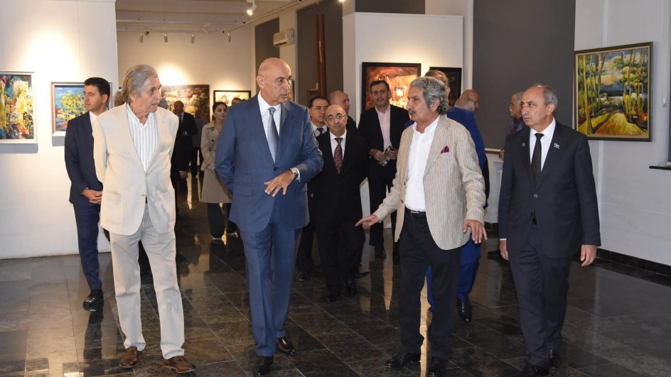 Əməkdar rəssam Rza Avşarın yaradıcılıq sərgisi açılıb