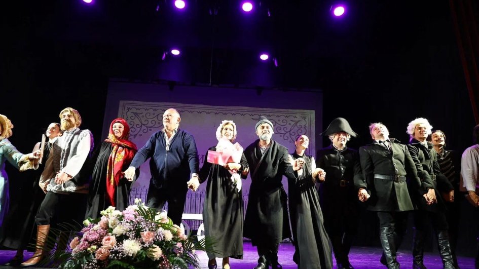 Rus Dram Teatrı Həştərxanda “Kapitan qızı” tamaşasını təqdim edib
