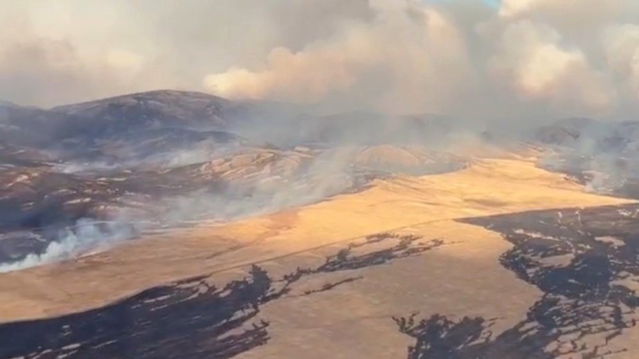 Qazaxıstanda irimiqyaslı çöl yanğını ilə mübarizə aparırlar: yanğınsöndürən-xilasedici ölüb