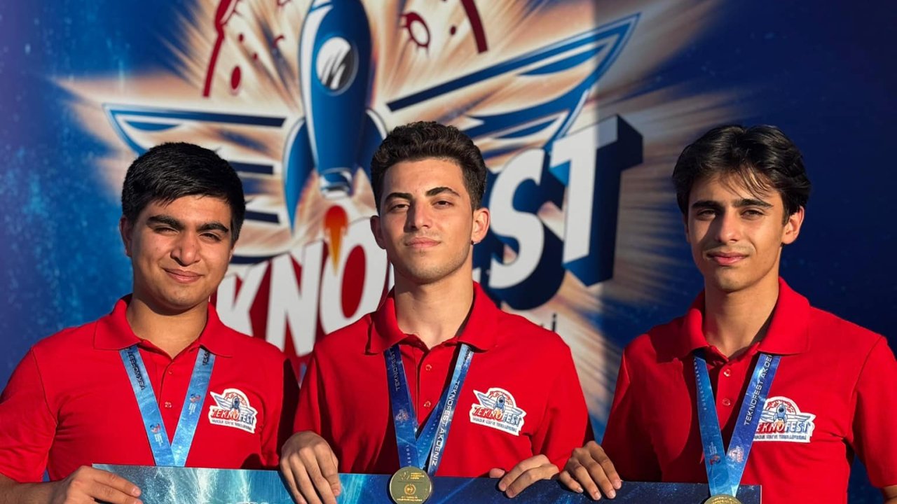 UNEC tələbəsini Rəcəb Tayyib Ərdoğan təltif etdi