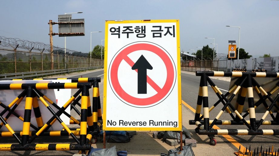 KXDR Cənubi Koreya ilə bütün nəqliyyat xətlərini sökməyə başlayıb