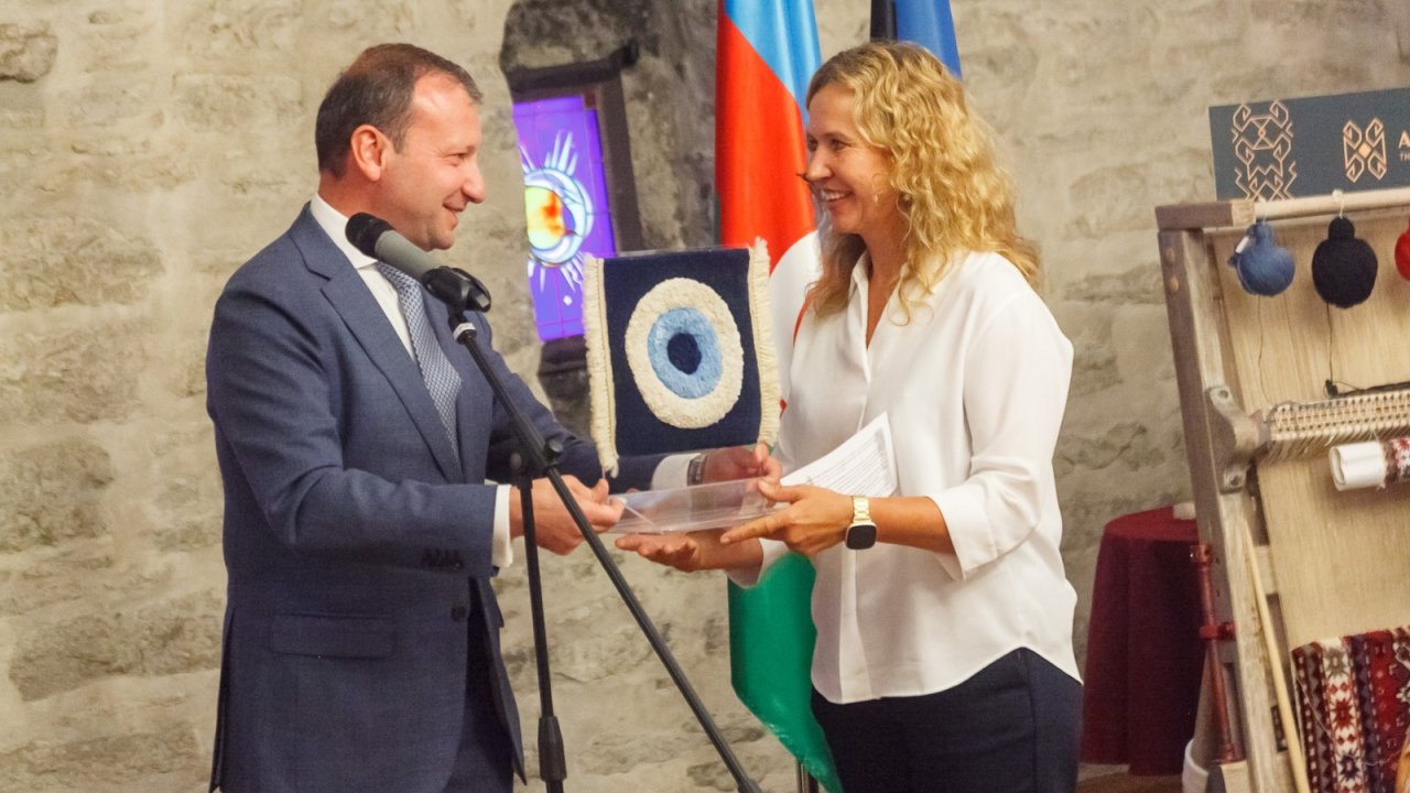 “Azərxalça” ASC – nin “Uçan xalçalar” kolleksiyası Estoniyada nümayiş olundu