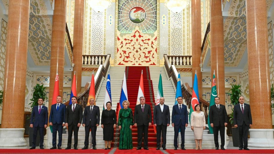 Milli Məclisin sədri Sahibə Qafarova Tacikistan Prezidenti Emoməli Rəhmonla görüşüb