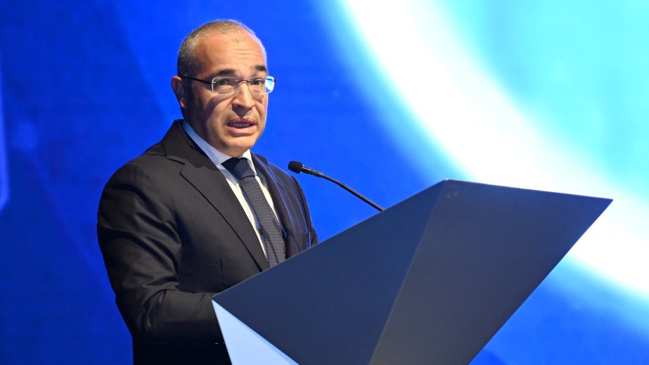 Mikayıl Cabbarov: Enerji məfhumu artıq ənənəvi yanacaq mənbələrindən bərpaolunan mənbələrə keçməkdədir