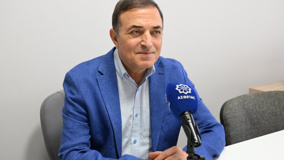 “Muğam hər bir ifaçının səsi ilə yenilənir, inkişaf edir” - Mənsum İbrahimovla söhbət