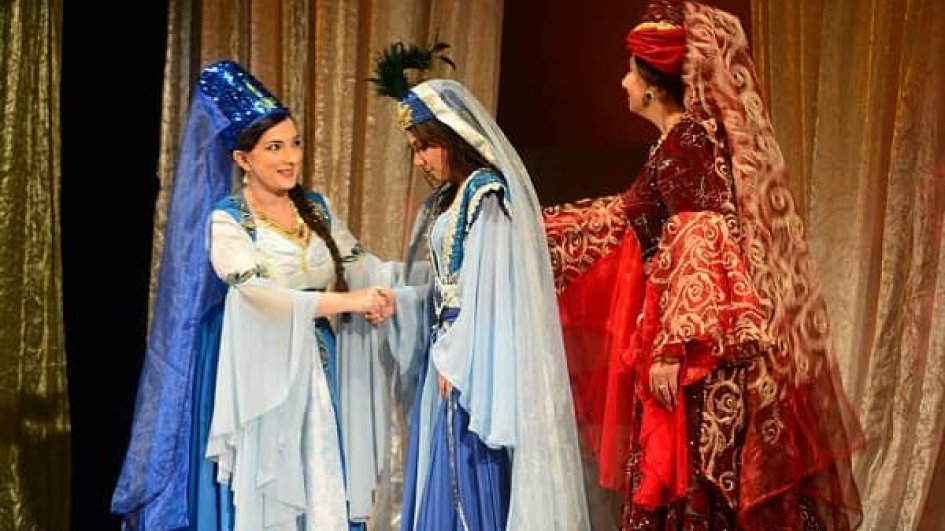 “Leyli və Məcnun” Gənc Tamaşaçılar Teatrının səhnəsində