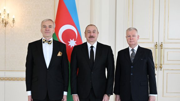 Prezident İlham Əliyev Estoniyanın Azərbaycanda yeni təyin olunmuş fövqəladə və səlahiyyətli səfirinin etimadnaməsini qəbul edib  YENİLƏNİB