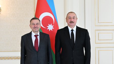 Prezident İlham Əliyev Danimarkanın Azərbaycanda yeni təyin olunmuş fövqəladə və səlahiyyətli səfirinin etimadnaməsini qəbul edib YENİLƏNƏCƏK