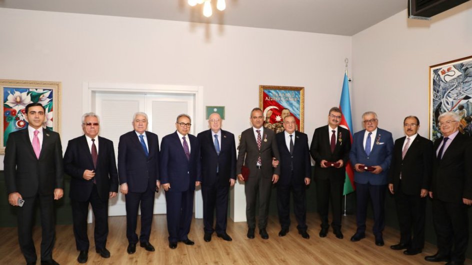 Türkiyə Böyük Millət Məclisinin üzvləri “Fəxri ağsaqqal” döş nişanı ilə təltif olunublar