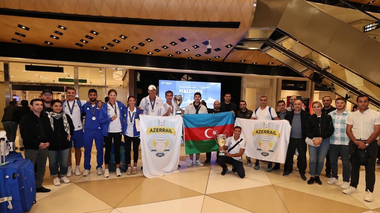 İDMAN: Avropa kubokunu qazanan voleybolçularımız Vətənə qayıdıb - FOTO - VİDEO