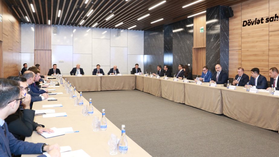 Biznes mühiti ilə bağlı sahibkarların məlumatlılıq səviyyəsinin artırılması müzakirə olunub