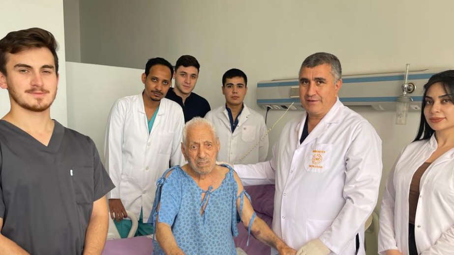 Bakıda 100 yaşlı xəstə üzərində uğurlu cərrahiyyə əməliyyatı aparılıb
