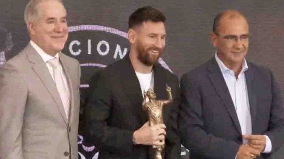 İDMAN: Messi tarixin ən yaxşı futbolçusu seçilib