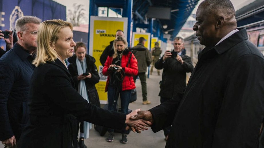 Pentaqonun rəhbəri Kiyevə elan olunmamış səfər edib