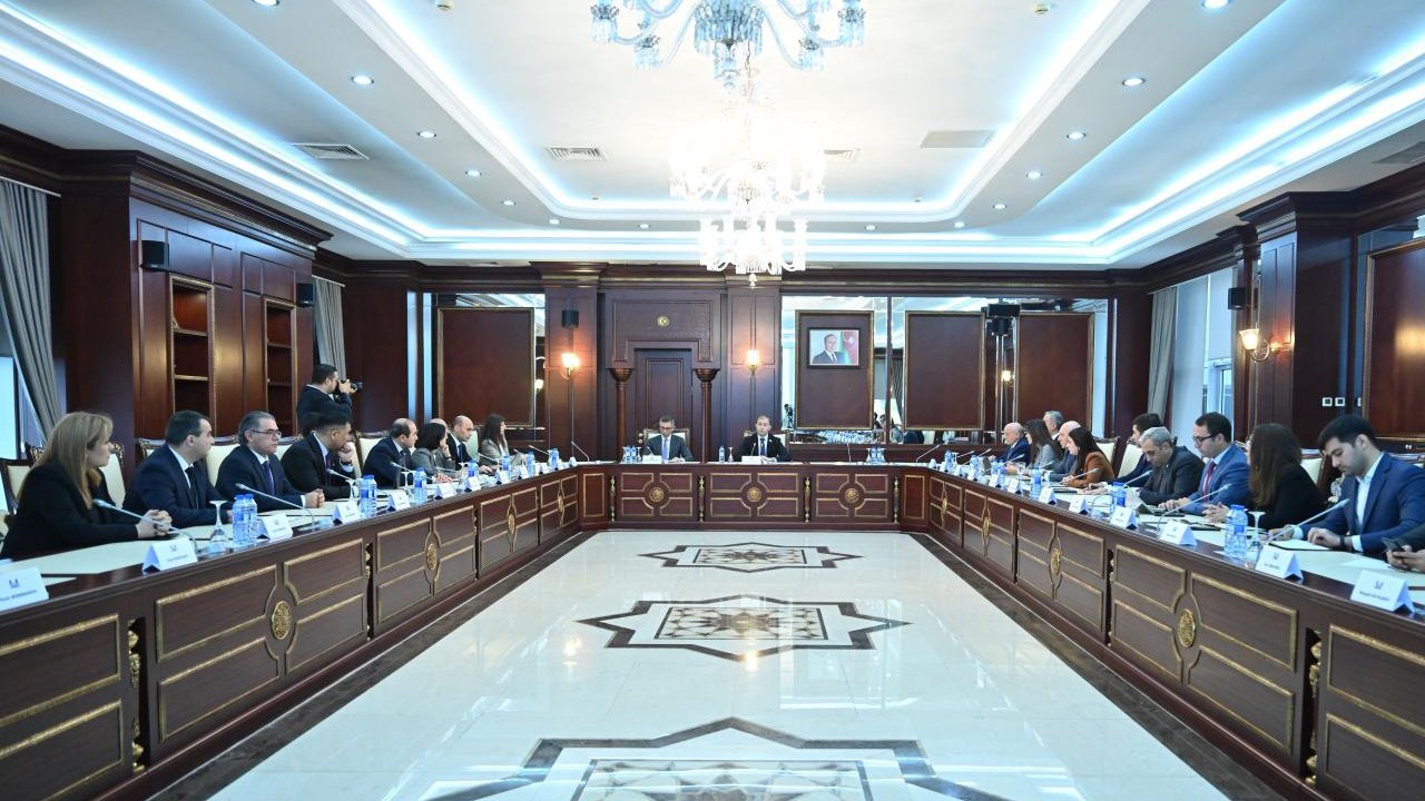 Milli Məclisin yeni komissiyasının ilk iclası keçirilib (ƏLAVƏ EDİLİB)