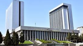 Azərbaycan parlamentində “COP29-a qarşı hibrid təhdidlər” mövzusunda ictimai müzakirə aparılır