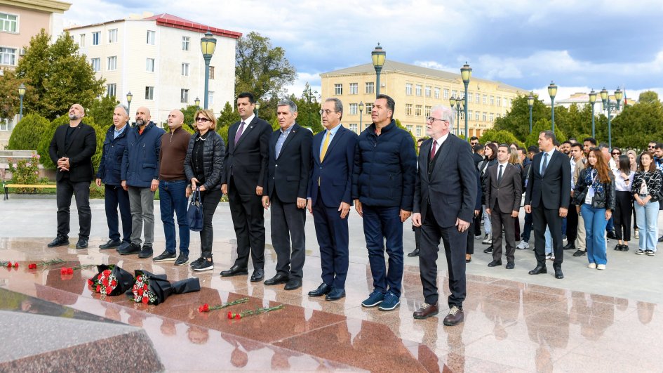 Türkiyə Radio və Televiziya Ali Şurasının rəhbərliyi və bir qrup xarici tələbə Naxçıvana səfər edib