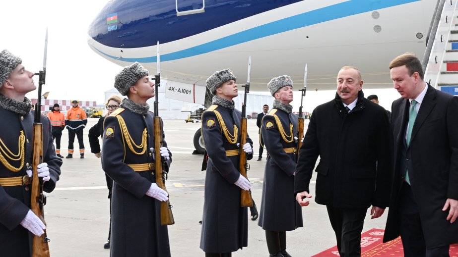 Prezident İlham Əliyev Rusiyaya səfərə gəlib (FOTO)