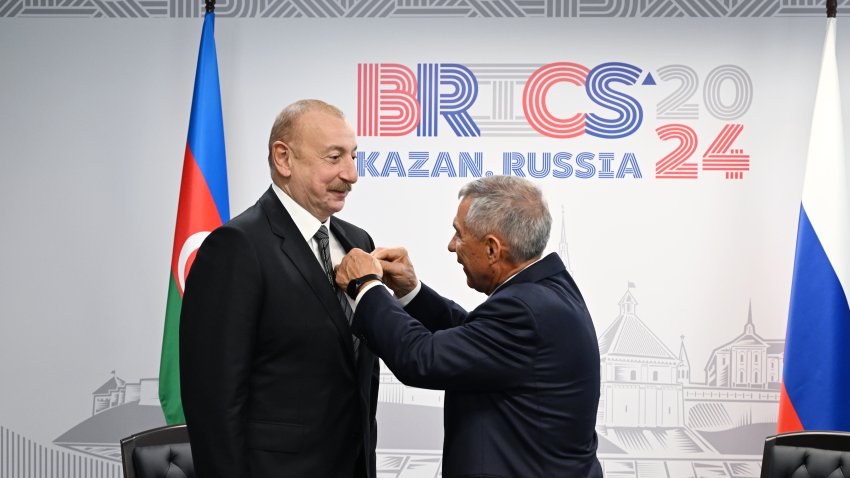 Tatarıstan Respublikasının Rəisi Prezident İlham Əliyevə “Dostluq” ordenini təqdim edib (FOTO)