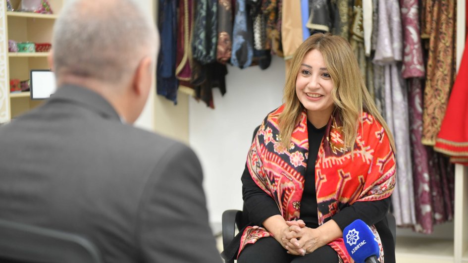 Ləbbadələr, çəpkənlər, arxalıqlar... - Bakı Milli Geyim Evindən REPORTAJ