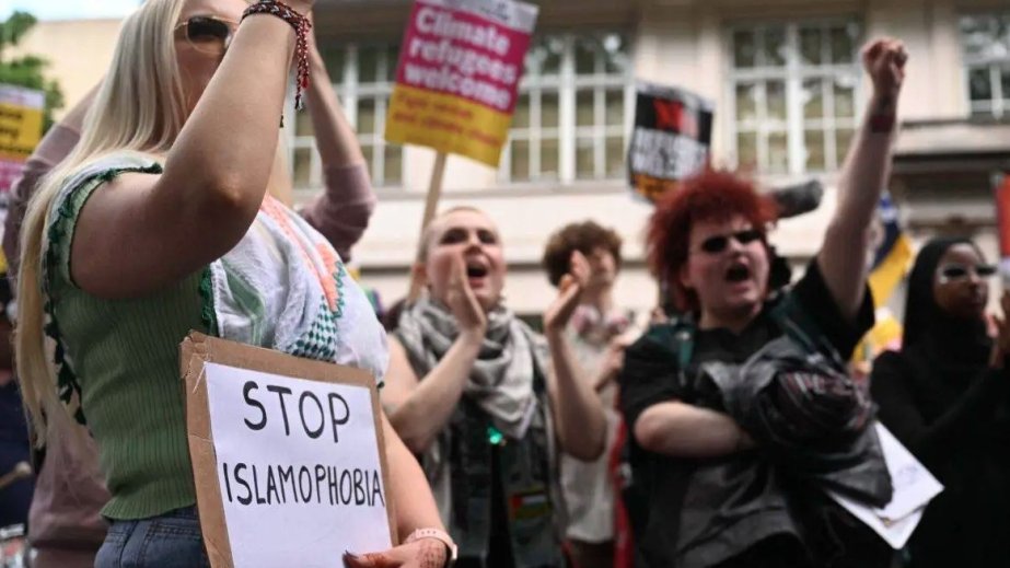 Agentlik: Avropada hər 2 müsəlmandan biri diskriminasiyaya məruz qalır