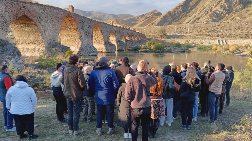 Dünya səyyahları Xudafərin körpüsü ilə tanış olublar