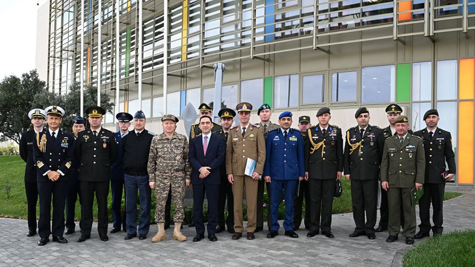 Hərbi attaşelər Bakı Beynəlxalq Dəniz Ticarət Limanında olublar
