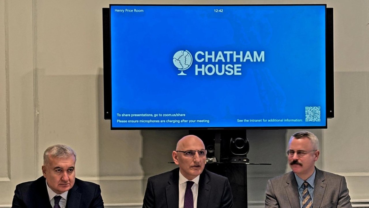 Elçin Əmirbəyov Böyük Britaniya rəsmiləri ilə regional gündəliyi və COP29-u müzakirə edib